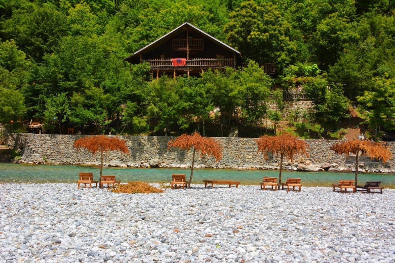 Hotel Eagles Land Koman Exterior foto
